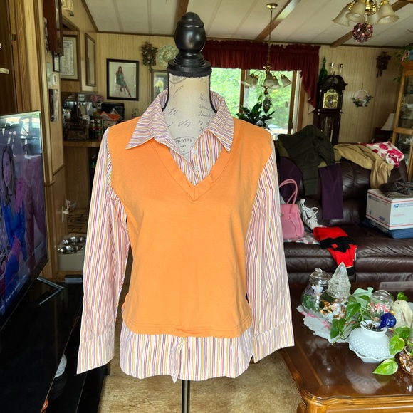 Woman’s Samantha Stuart 2 in one shirt perfect for fall - Picture 8 of 16